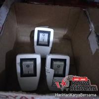 Gambar LOYAL STEKER SAKLAR SNI COLOKAN COLOK LISTRIK TANPA KABEL LY-929 dari HariHariKaryaBersama Kota Medan 4 Tokopedia