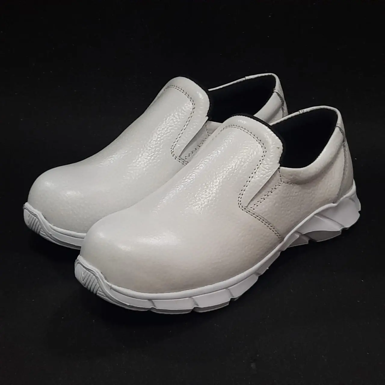 Sepatu Safety Putih Laboratorium