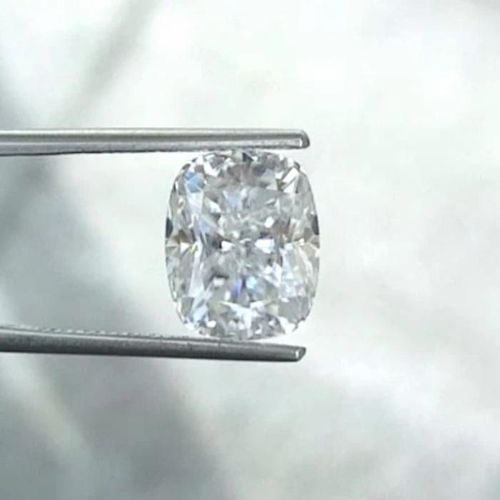 Gambar Elongated Crushed Ice Cushion Moissanite D VVS1.HQ Pass diamond tester - 8ct 1.1ratio dari HeavenlyNirwana Kab. Tangerang 5 Tokopedia