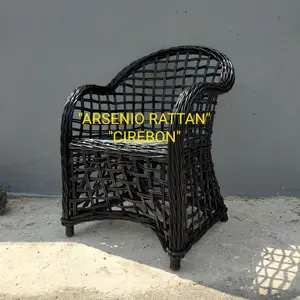 Kursi Santai Bahan Rotan Alam Warna Hitam