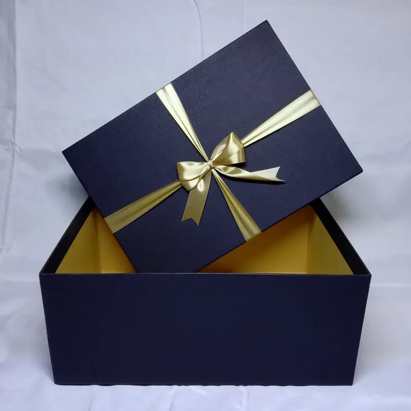 Kotak hadiah / Kotak box / Kotak kado / 35x25x15 cm / Berpita 0
