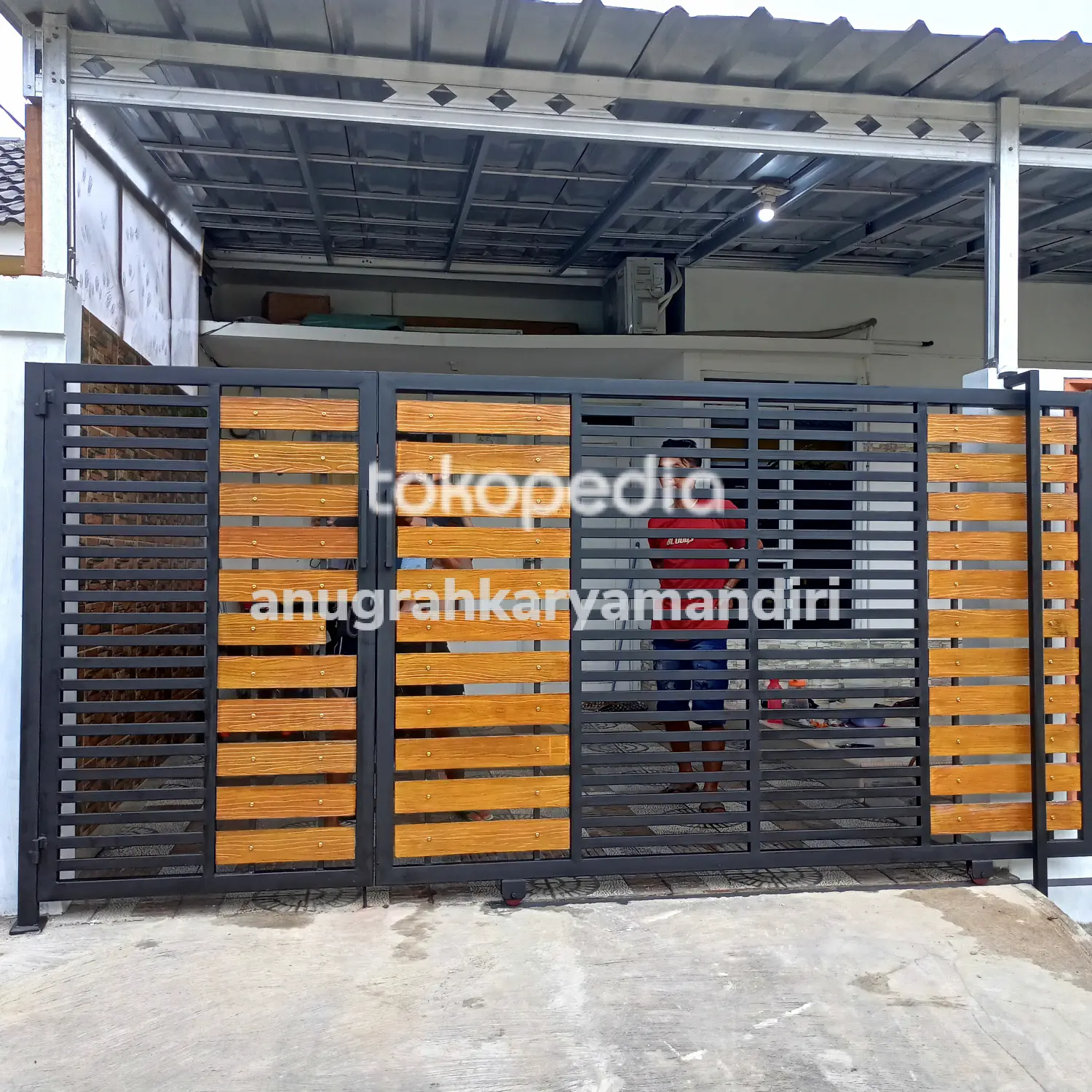 pintu dorong minimalis modern terbaru kombinasi woodplank