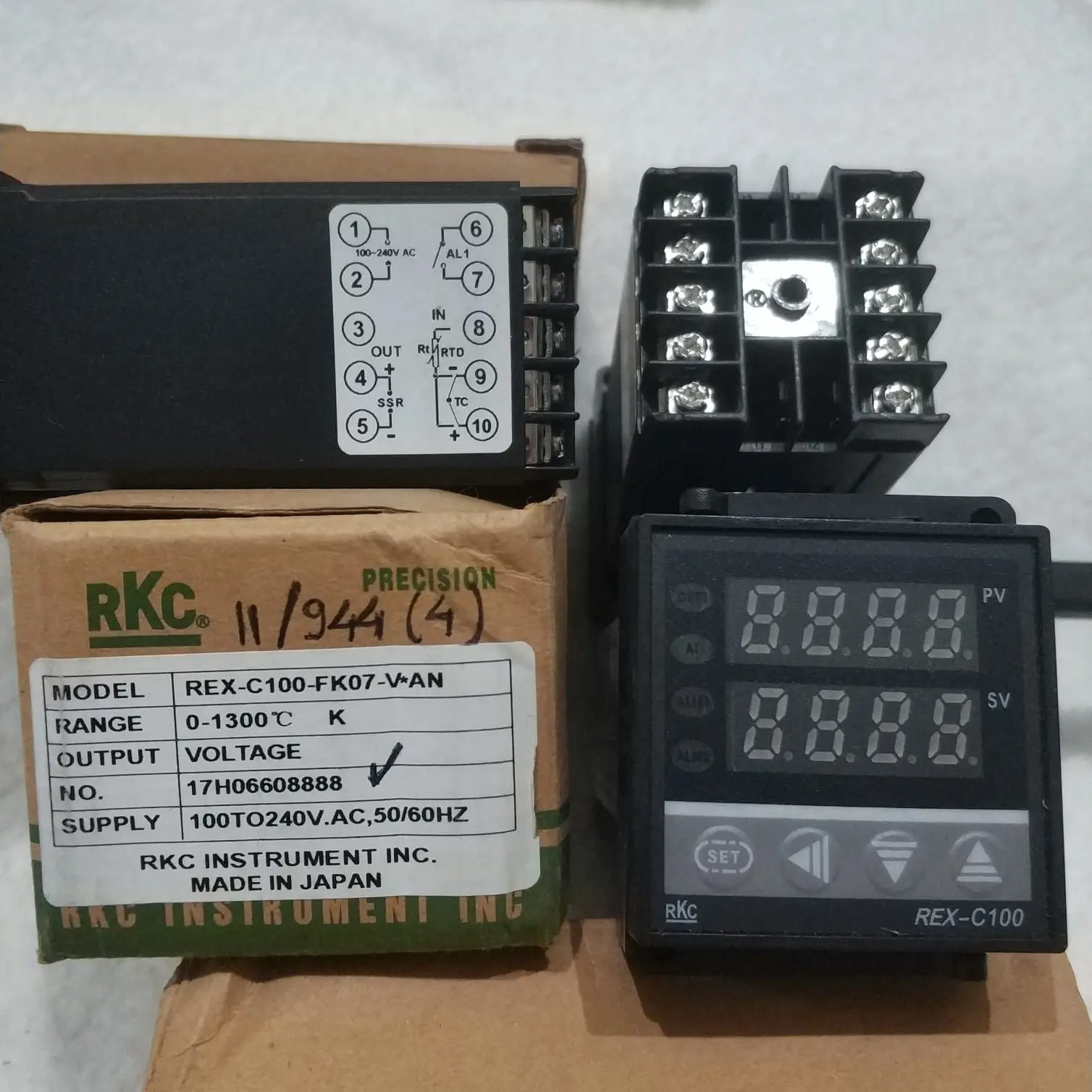 RKC REX-C100-FK07-V*AN TEMPERATURE CONTROL RKC THERMO CONTROL 1300