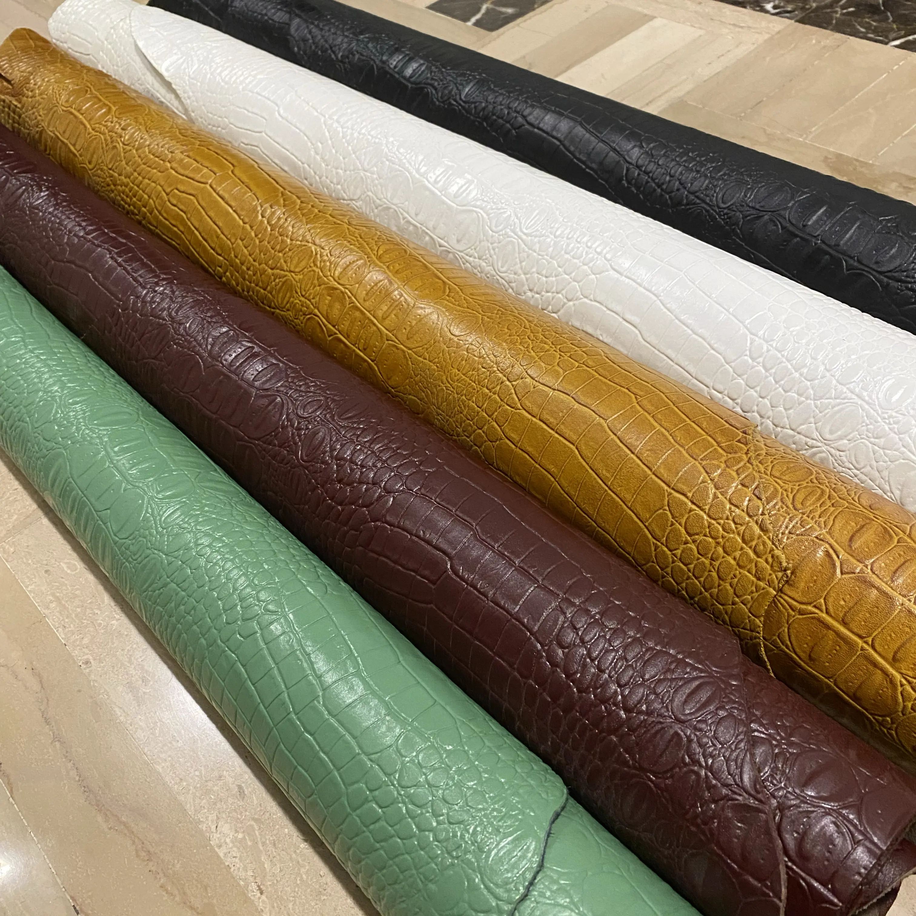 Kulit Sapi Asli Motif Buaya Embossed Croco Leather