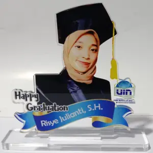 plakat akrilik wisuda, plakat akrilik custom, kado ultah murah