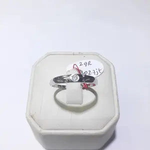 Cincin berlian emas putih 75% berat 2 gram ukuran 19 dan 20