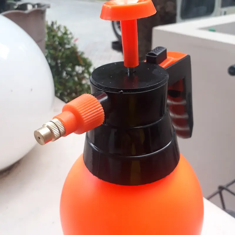 sprayer 2 liter. pressure sprayer. manual sprayer 1