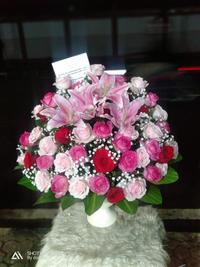 Gambar Table Flower Lily Mawar Rangkaian Bunga Meja Mawar Bunga meja Cantik Bunga Fresh dari Gaby Bella Florist Kota Administrasi Jakarta Selatan 2 Tokopedia