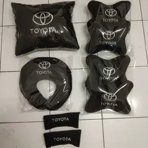 Bantal Aksesoris Interior Mobil Toyota Hitam