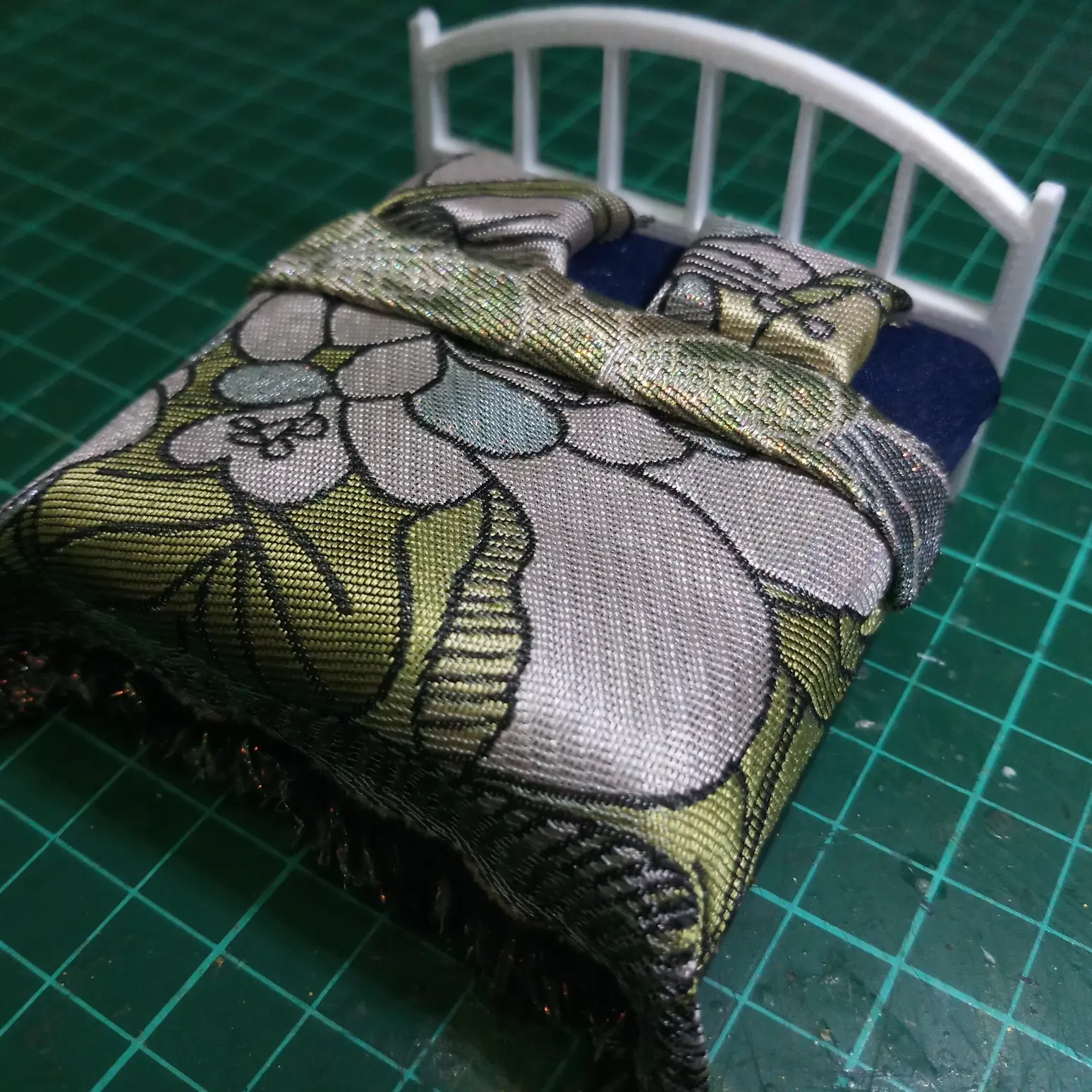 Miniatur diaroma tempat tidur skala 1:20 double bed- single bed