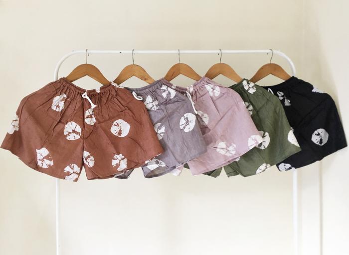Gambar Celana Pendek Wanita Isi 5 PCS Motif Dan Warna RANDOM / Hot Pant Isi 5 dari Batik Tanwijaya Kab. Bantul Tokopedia