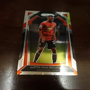 Kartu bola manchester united aaron wan bissaka panini prizm 2021
