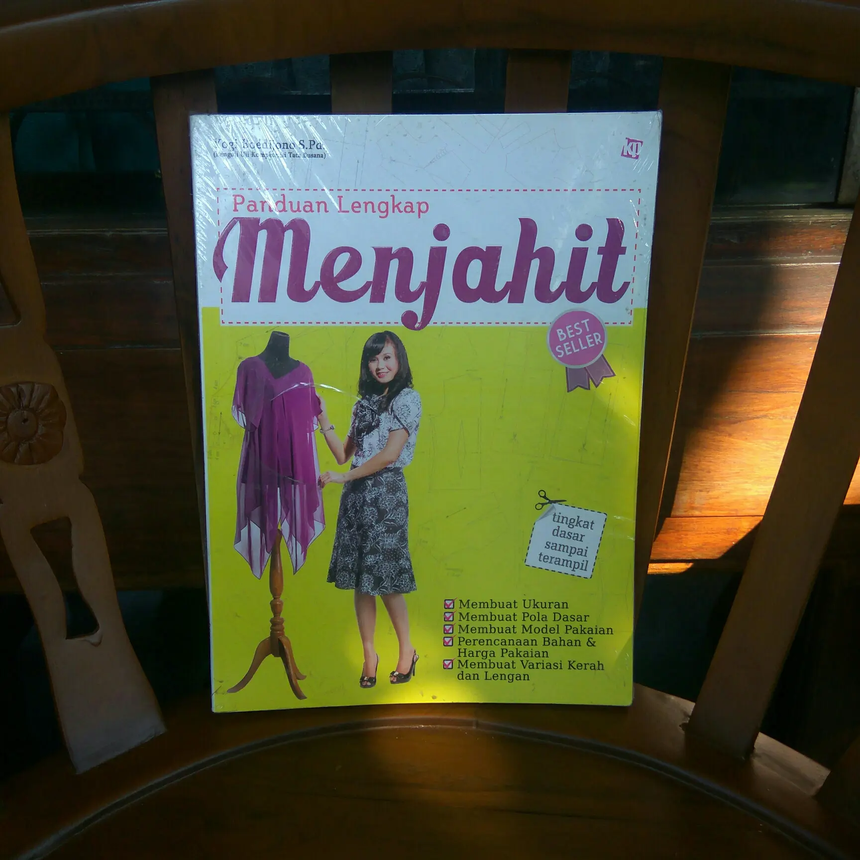 Buku Panduan Lengkap Menjahit