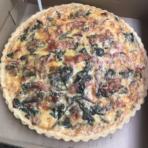Quiche spinach mushroom bacon / beef ham size 24cm FRESH