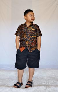 Gambar Kemeja Batik Anak Laki Laki Usia 1_14 Tahun Motif Telo Lengan Pendek dari Batik Tanwijaya Kab. Bantul 3 Tokopedia