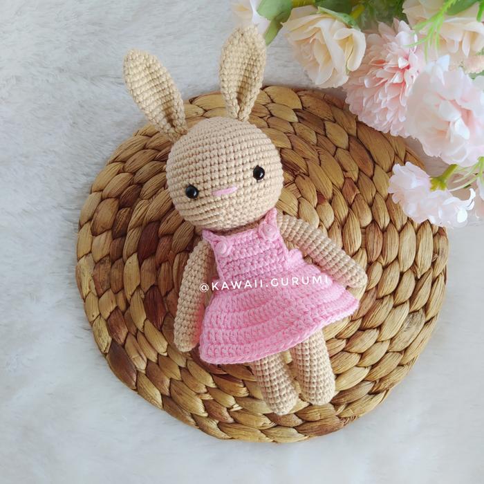 Gambar BONEKA RAJUT BUNNY OVERALL SKIRT dari Kawaii Crafts Kota Palembang Tokopedia