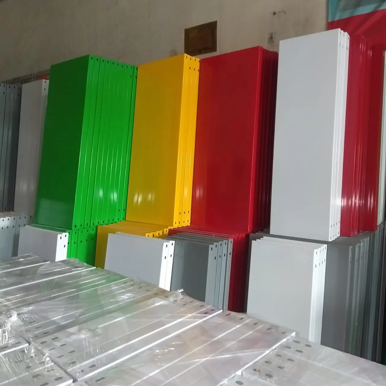 Hambalan/Shelving Rak Besi Siku Lubang uk. L30xP100