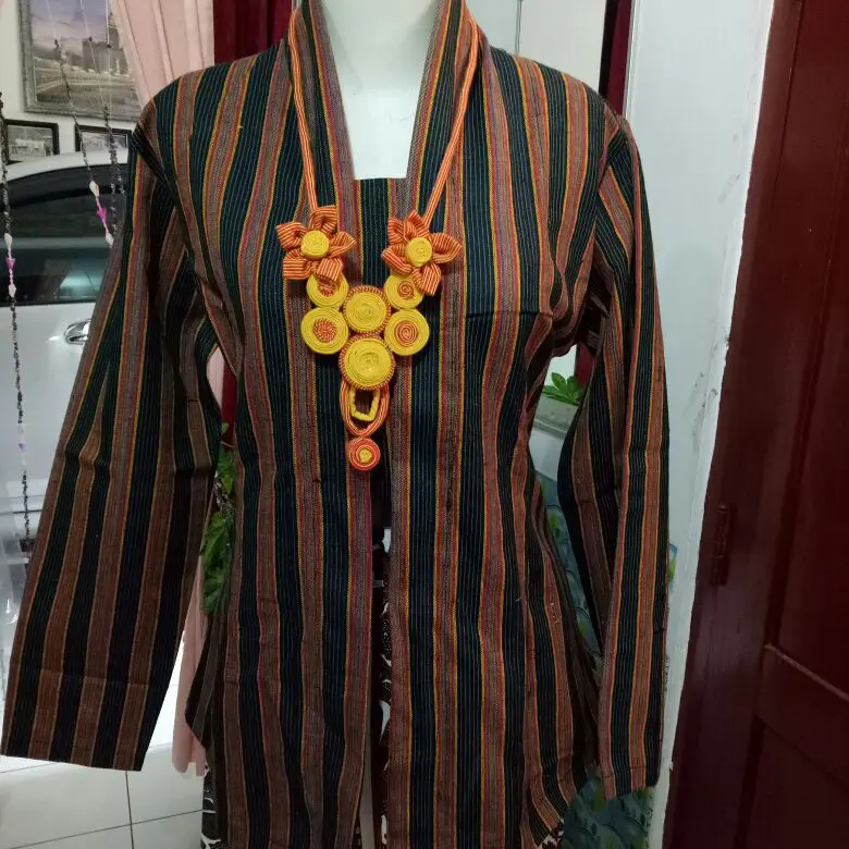 Baju Preweding Lurik Adat Jawa Kebaya + Surjan Bonus Blangkon Batik 2