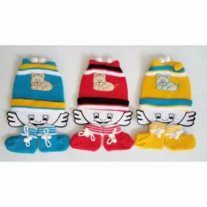 topi rajut set kaos kaki