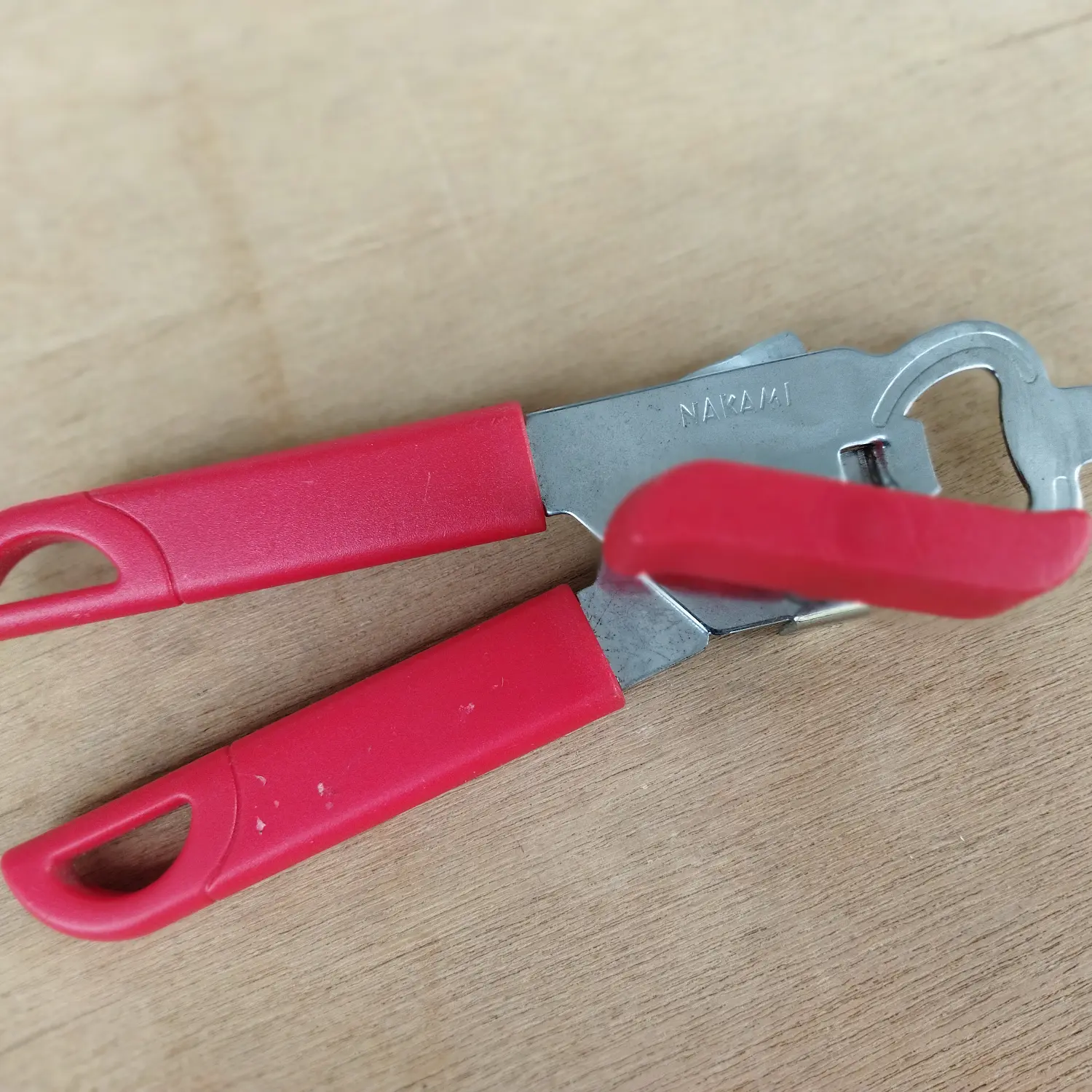 Bukaan Kaleng n Bottle Opener
