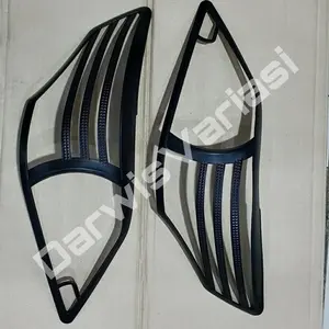 Garnish lampu hitam doff lampu depan Grand Innova 2012-2015.