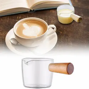 Gelas Pitcher Kaca Handle Kayu Kopi Milk Latte Art Borosilicate Glass