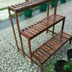 Rak Tanaman Cantik Tiga Susun Kayu