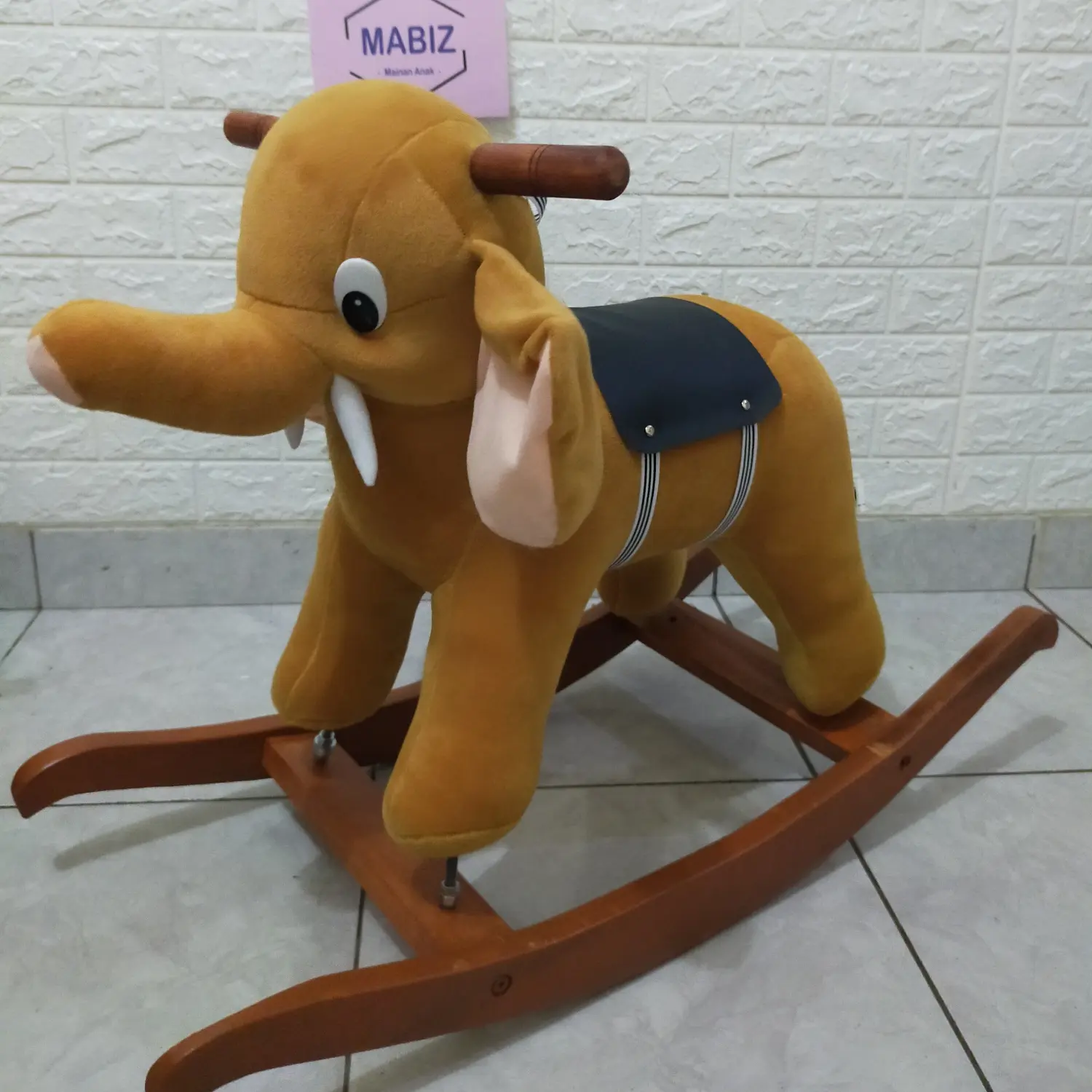 Rocking gajah coklat