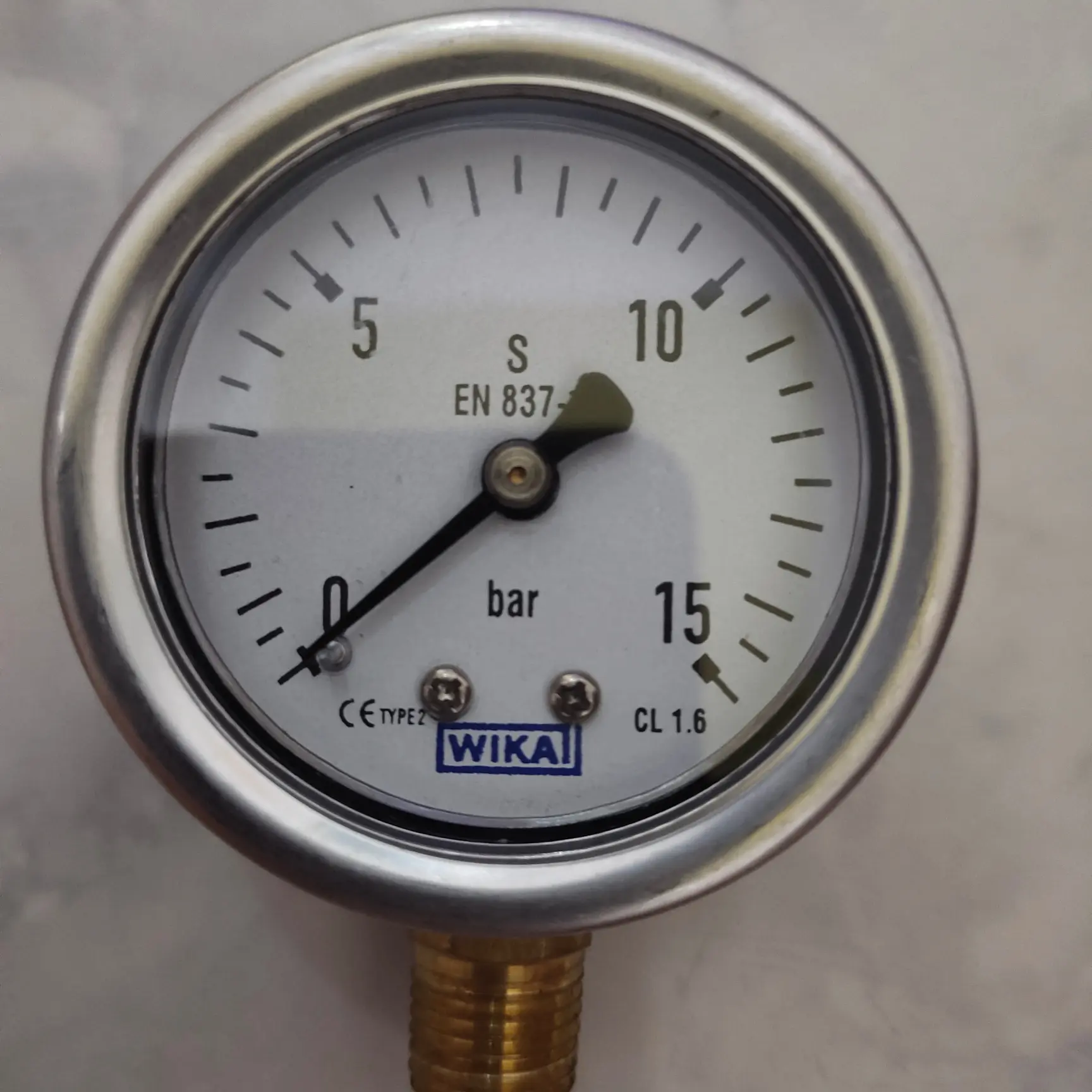 WIKA D 2" 0-15 bar, drat 1/4" NPT Kuningan Raket + adapter 1/2" NPT