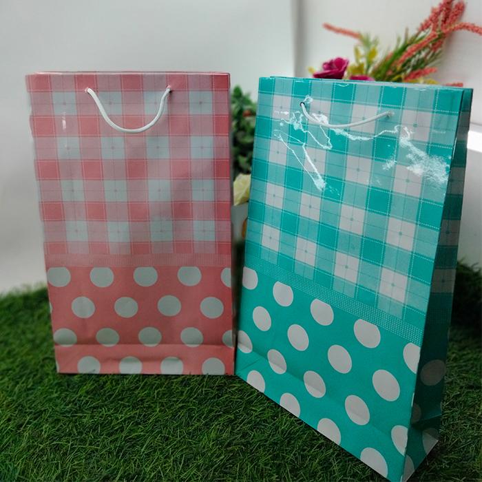 Gambar Tas Kertas Laminasi Polkadot Kotak Belanja Kado Souvenir 19 x 7 x 32 dari Rahmah Tas Kertas dan Kemasan Kab. Sleman Tokopedia