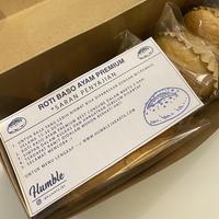 Gambar Roti baso ayam telur asin premium by humble jakarta dari Humble Cafe Jakarta Utara 4 Tokopedia