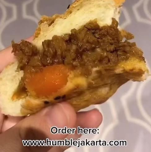 Gambar Roti baso ayam telur asin premium by humble jakarta dari Humble Cafe Jakarta Utara Tokopedia