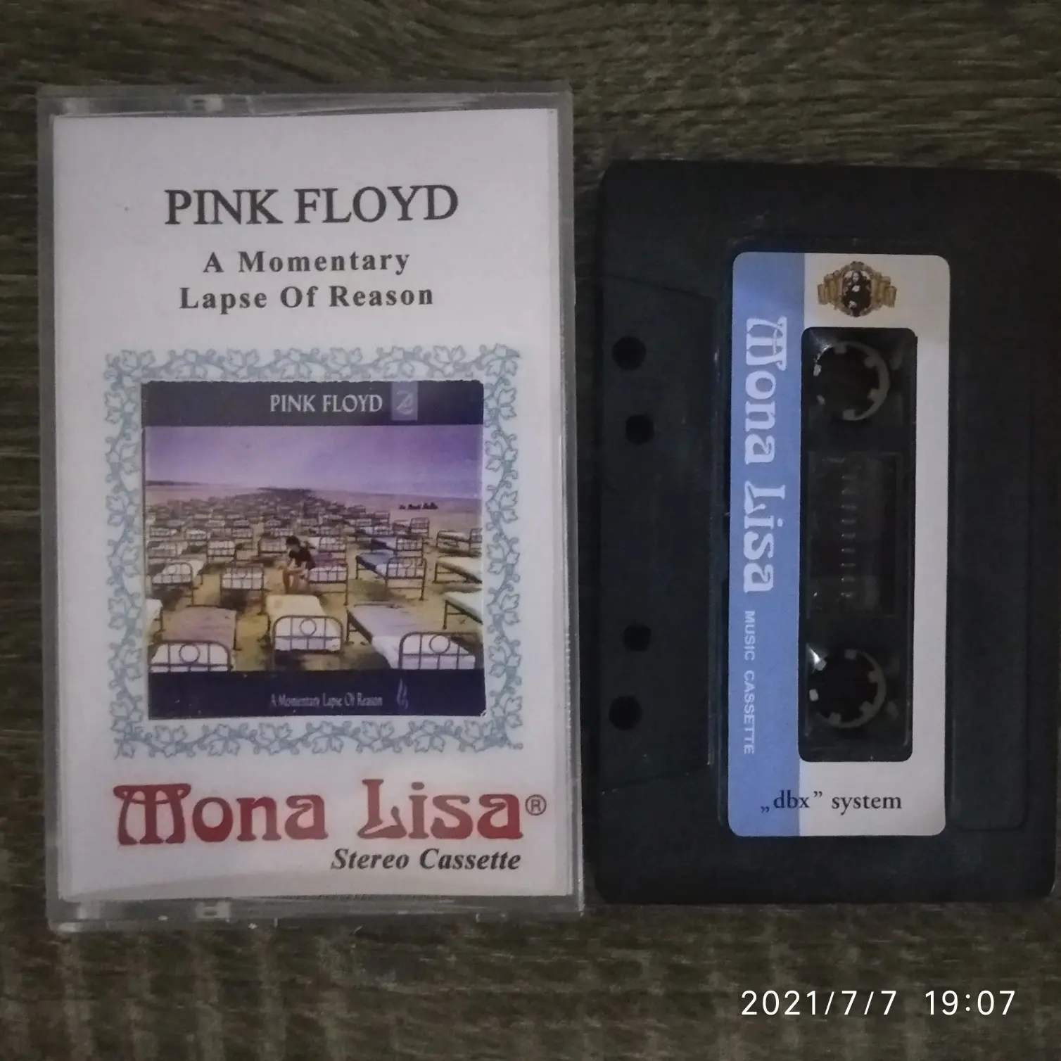 Kaset pita Monalisa Pink Floyd Album A Momemtary Lapse of Reason