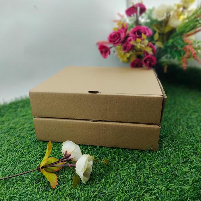 Gambar Kotak Dos Kardus Custom Hampers Polos Eflute 24 x 24 x 5 dari Rahmah Tas Kertas dan Kemasan Kab. Sleman Tokopedia