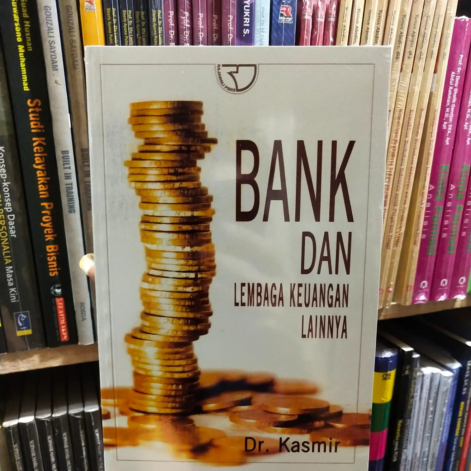 BUKU BANK DAN LEMBAGA KEUANGAN LAINNYA DR.KASMIR TERMURAH
