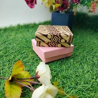 Gambar Kotak Hadiah Kecil Karton Tebal Kado Ulang Tahun Motif 8 x 8 x 3 dari Rahmah Tas Kertas dan Kemasan Kab. Sleman 2 Tokopedia