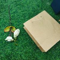 Gambar Tas Kertas Kecil Hadiah Paper Bag Kraft Coklat 125 gram Polos dari Rahmah Tas Kertas dan Kemasan Kab. Sleman 4 Tokopedia