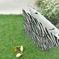 Gambar Tas Kertas Ivori Laminasi Licin Belanja Hadiah Kado Motif Zebra dari Rahmah Tas Kertas dan Kemasan Kab. Sleman 3 Tokopedia