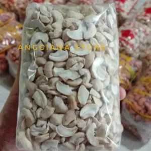 kacang mete patahan mentah