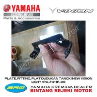 Gambar PLATE, FITTING, PLAT DUDUKAN TANGKI NEW VIXION LIGHT 1PA-F411F-00 dari Yamaha Bintang Rejeki Motor Kab. Bandung 3 Tokopedia