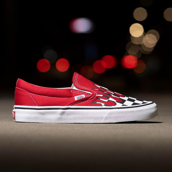 Gambar Vans Slip On Checkerboard Flame Red dari WAWAI SNEAKERS Kota Tangerang Selatan Tokopedia