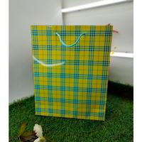 Gambar Tas Kertas Laminasi Mengkilap Belanja untuk Kado Souvenir 28 x 10 x 35 dari Rahmah Tas Kertas dan Kemasan Kab. Sleman 1 Tokopedia