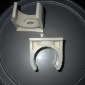 klem/clip 20mm conduit merek LESSO warna putih