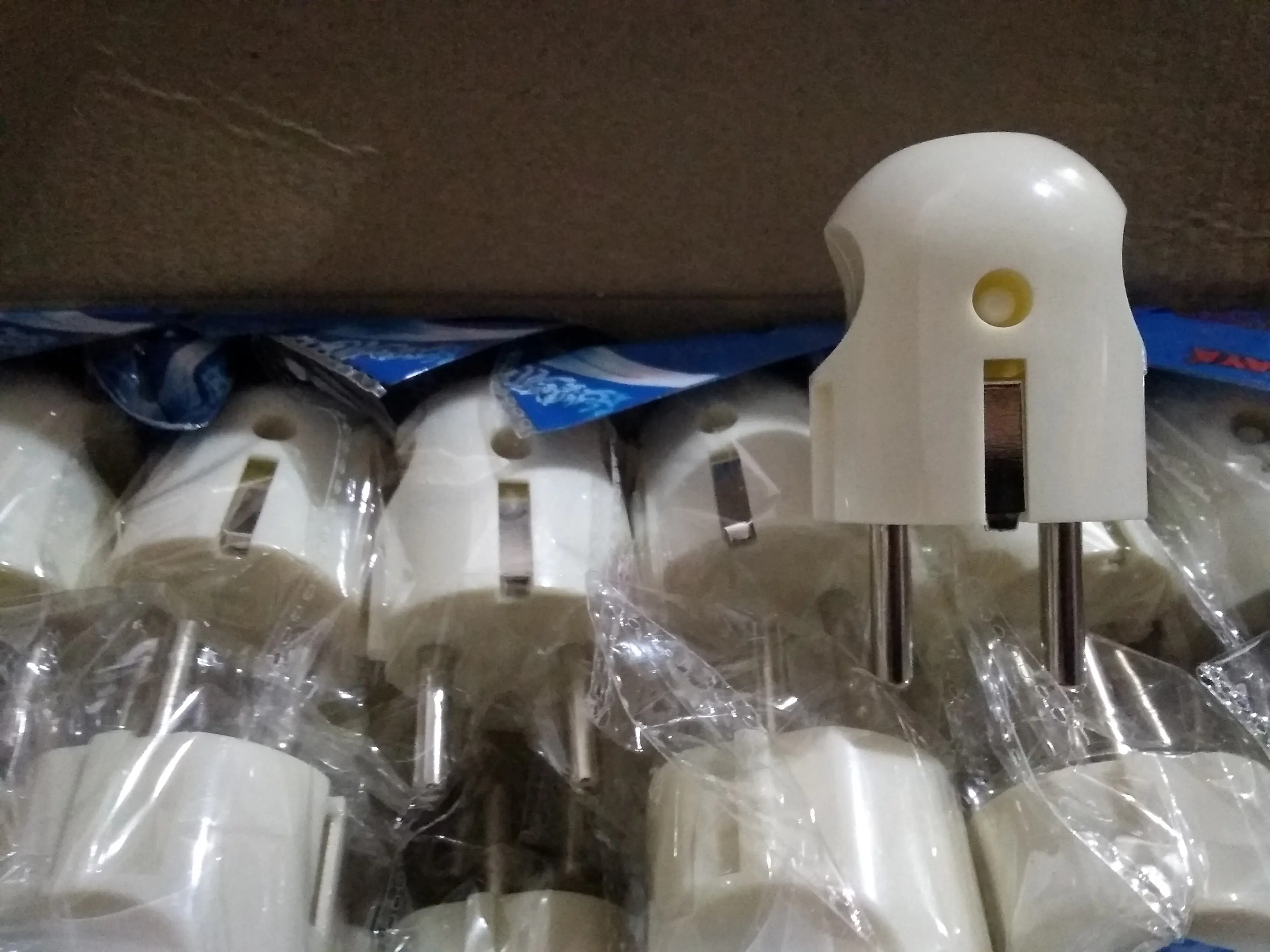 STEKER ARDE COLOKAN LISTRIK Merk CAHAYA SC-301 STEKER ARDE MURAH Putih White