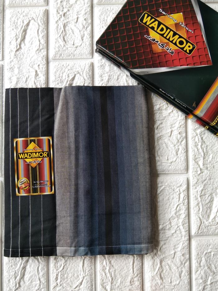 Gambar SARUNG WADIMOR MOTIF DUA WARNA BAHAN HALUS DAN NYAMAN dari Melati Karpet Shop Kab. Karanganyar 3 Tokopedia