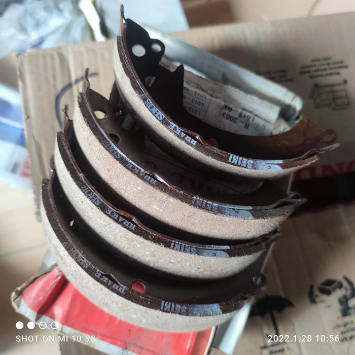 Gambar Kampas rem belakang mobil L100 81-82 set. SEIKI-L013-RK-R-3003 dari KUSUMA MAKMUR MOTOR Kab. Jembrana Tokopedia