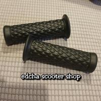 Gambar Handgrip Model Classic Wajik Universal Untuk Vespa/ Scoopy/DLL dari edchascootershop Kota Bekasi 3 Tokopedia