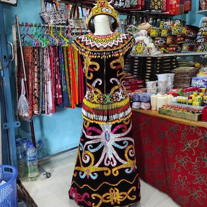 Gambar satu set baju pakaian adat dayak kalimantan warna hitam ukuran dewasa dari qiellakellystur Jakarta Selatan Tokopedia