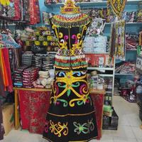 Gambar satu set baju pakaian adat dayak kalimantan warna hitam ukuran dewasa dari qiellakellystur Jakarta Selatan 2 Tokopedia