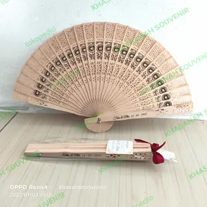 souvenir kipas cendana / kipas kayu custom sablon